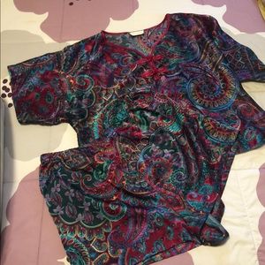 Pajamas / lounge wear